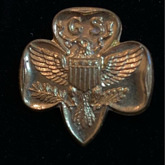 Vintage Girl Scout Eagle Pin marked B on the back gold tone brooch crest - Picture 1 of 3